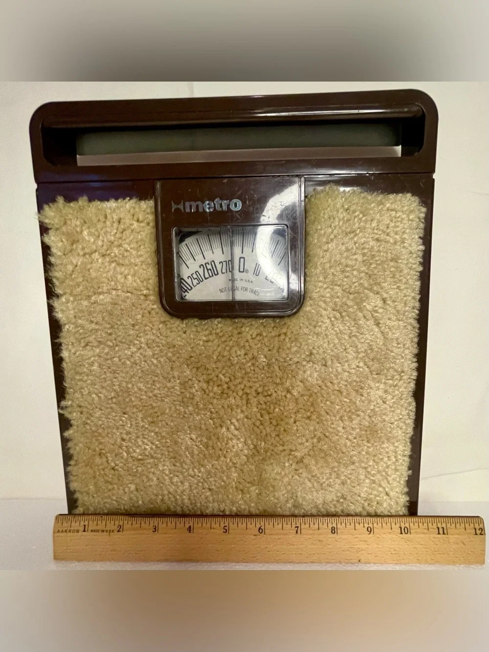Vintage Metro Bathroom Carpeted Scale Brown Beige Shag Retro 70s USA Analog Dial